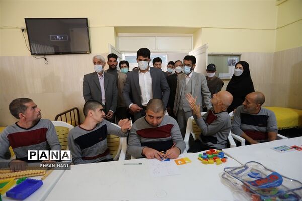 حضور حسن یزدانی در آسایشگاه معلولین ذهنی  شهید بهشتی  مشهد