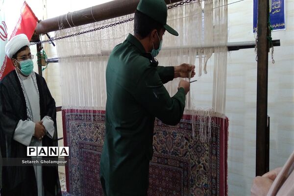 بافت و  برش فرش اهدایی به عتبات عالیات در شهرستان درمیان