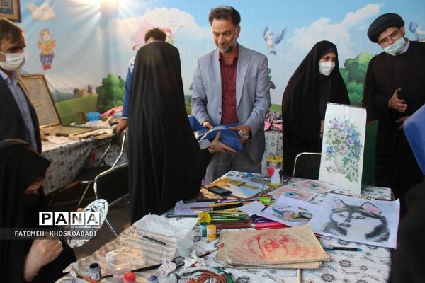 بازدید مدیرکل آموزش و پرورش قم از نمایشگاه آثار دانش‌آموزان استثنایی