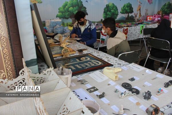 بازدید مدیرکل آموزش و پرورش قم از نمایشگاه آثار دانش‌آموزان استثنایی