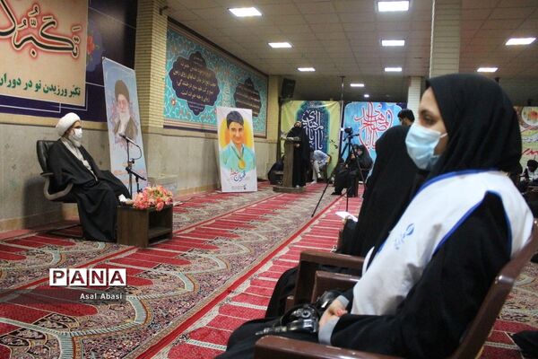 دیدار جمعی از نخبگان و اعضای تشکل‌های دانش‌آموزی دختر با نماینده ولی فقیه در استان و امام جمعه بوشهر