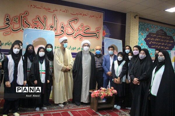 دیدار جمعی از نخبگان و اعضای تشکل‌های دانش‌آموزی دختر با نماینده ولی فقیه در استان و امام جمعه بوشهر