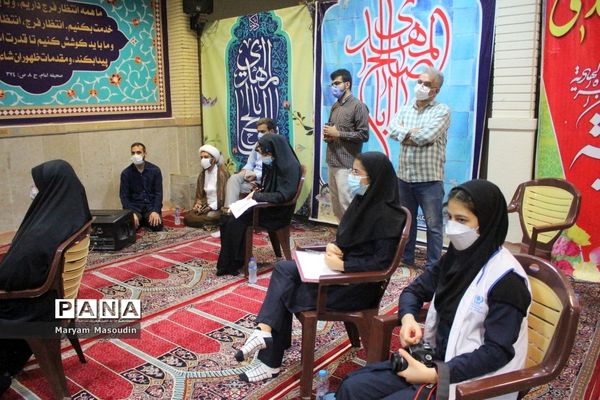 دیدار جمعی از نخبگان و اعضای تشکل‌های دانش‌آموزی دختر با نماینده ولی فقیه در استان و امام جمعه بوشهر