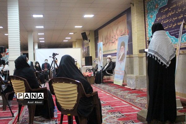 دیدار جمعی از نخبگان و اعضای تشکل‌های دانش‌آموزی دختر با نماینده ولی فقیه در استان و امام جمعه بوشهر