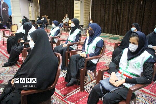 دیدار جمعی از نخبگان و اعضای تشکل‌های دانش‌آموزی دختر با نماینده ولی فقیه در استان و امام جمعه بوشهر