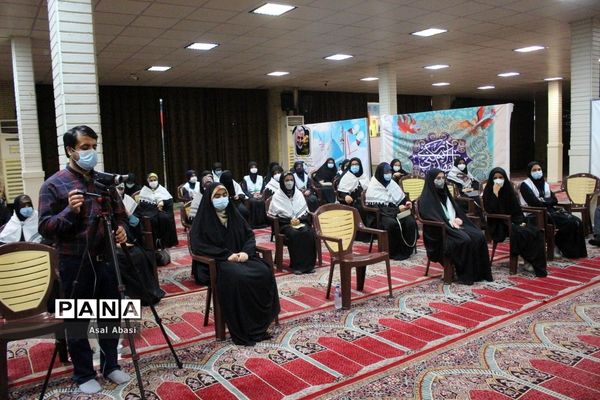 دیدار جمعی از نخبگان و اعضای تشکل‌های دانش‌آموزی دختر با نماینده ولی فقیه در استان و امام جمعه بوشهر