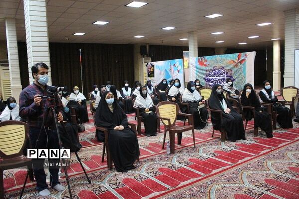 دیدار جمعی از نخبگان و اعضای تشکل‌های دانش‌آموزی دختر با نماینده ولی فقیه در استان و امام جمعه بوشهر