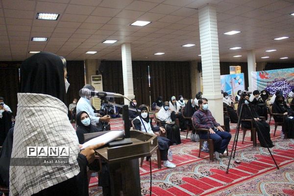 دیدار جمعی از نخبگان و اعضای تشکل‌های دانش‌آموزی دختر با نماینده ولی فقیه در استان و امام جمعه بوشهر