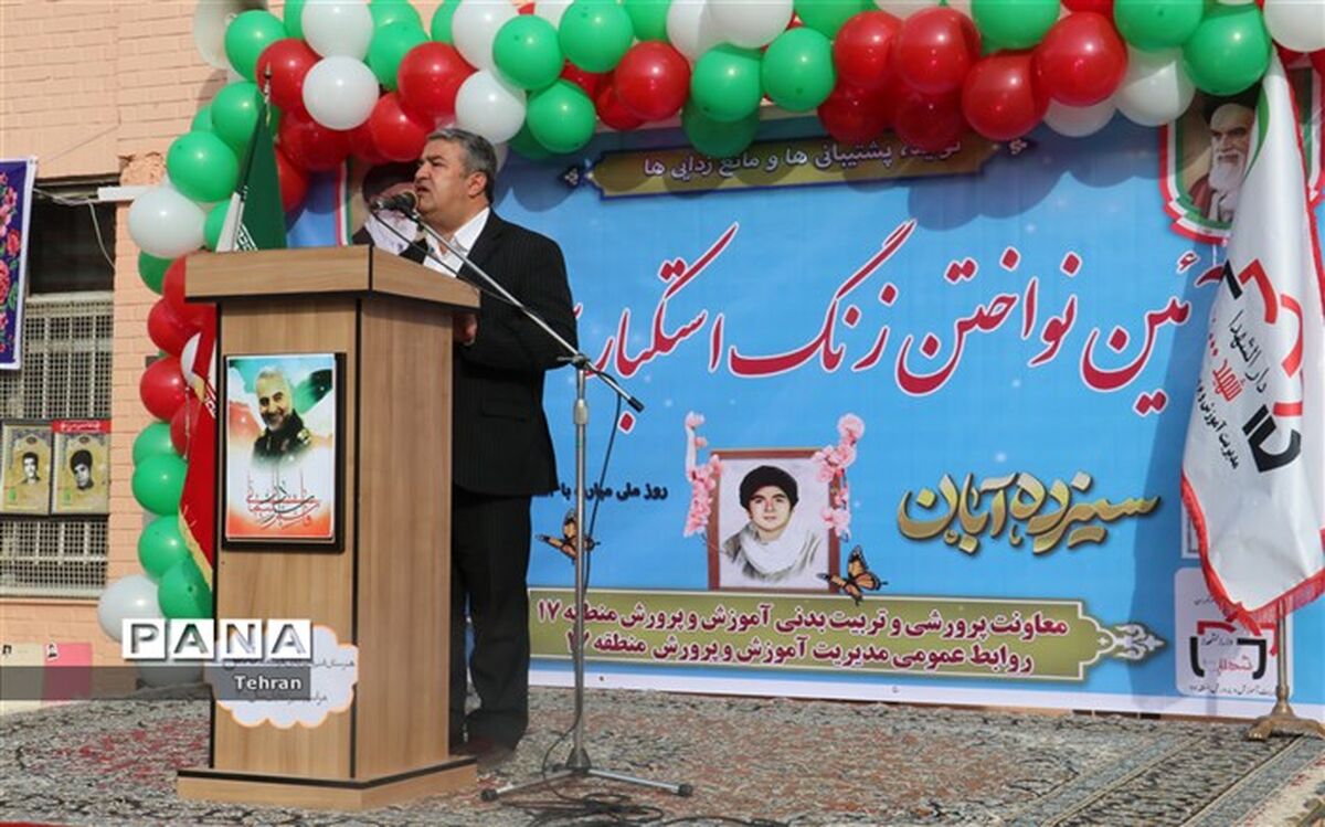 زنگ استکبارستیزی در هنرستان قدس منطقه۱۷ به صدا درآمد