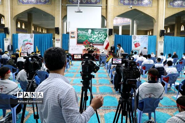 دیدار تشکل‌های دانش‌آموزی با نماینده ولی فقیه در استان آذربایجان غربی