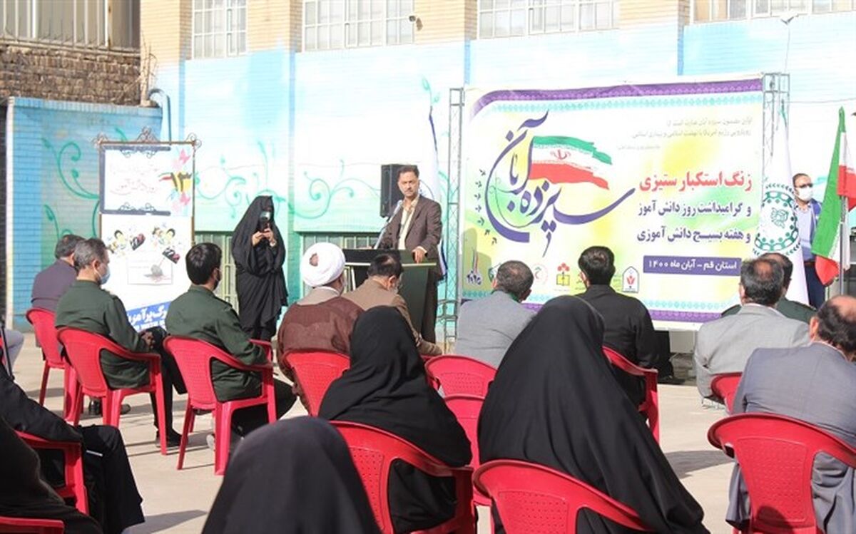 دانش‌آموزان در فلسفه استکبارستیزی تفکر کنند