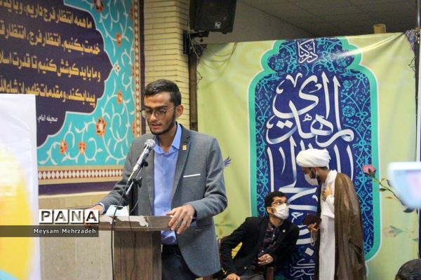 دیدار جمعی از نخبگان و اعضای تشکل‌های دانش آموزی  پسربا نماینده ولی فقیه در استان و امام جمعه بوشهر