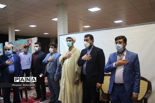 دیدار جمعی از نخبگان و اعضای تشکل‌های دانش آموزی  پسربا نماینده ولی فقیه در استان و امام جمعه بوشهر