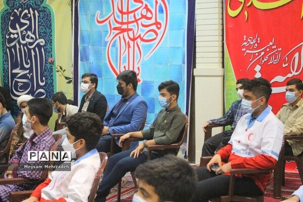 دیدار جمعی از نخبگان و اعضای تشکل‌های دانش آموزی  پسربا نماینده ولی فقیه در استان و امام جمعه بوشهر