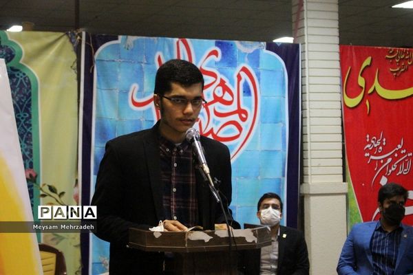 دیدار جمعی از نخبگان و اعضای تشکل‌های دانش آموزی  پسربا نماینده ولی فقیه در استان و امام جمعه بوشهر