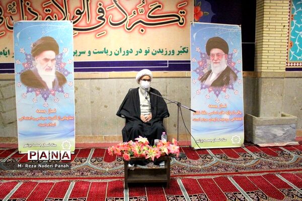 دیدار جمعی از نخبگان و اعضای تشکل‌های دانش آموزی  پسربا نماینده ولی فقیه در استان و امام جمعه بوشهر