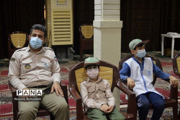 دیدار جمعی از نخبگان و اعضای تشکل‌های دانش آموزی  پسربا نماینده ولی فقیه در استان و امام جمعه بوشهر