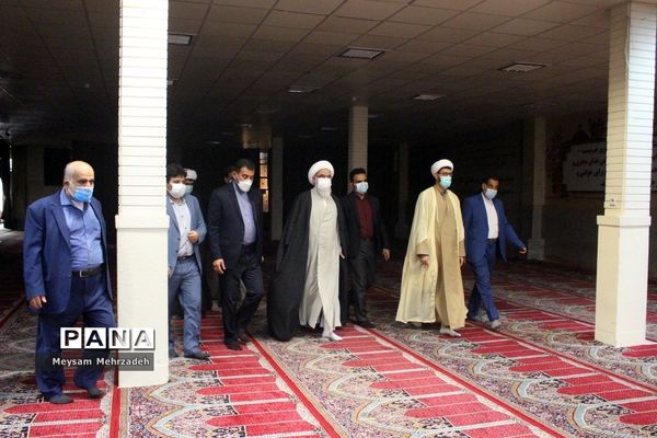 دیدار جمعی از نخبگان و اعضای تشکل‌های دانش آموزی  پسربا نماینده ولی فقیه در استان و امام جمعه بوشهر
