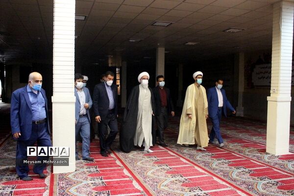 دیدار جمعی از نخبگان و اعضای تشکل‌های دانش آموزی  پسربا نماینده ولی فقیه در استان و امام جمعه بوشهر