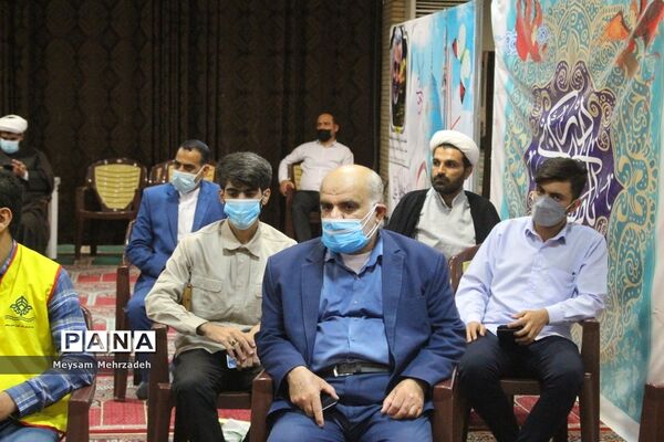 دیدار جمعی از نخبگان و اعضای تشکل‌های دانش آموزی  پسربا نماینده ولی فقیه در استان و امام جمعه بوشهر