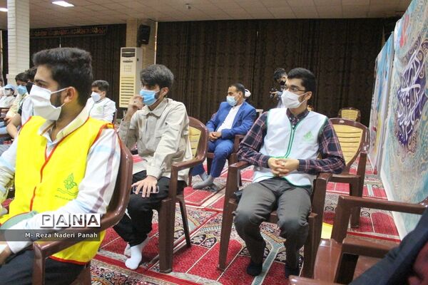 دیدار جمعی از نخبگان و اعضای تشکل‌های دانش آموزی  پسربا نماینده ولی فقیه در استان و امام جمعه بوشهر