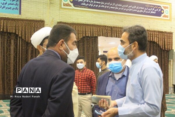 دیدار جمعی از نخبگان و اعضای تشکل‌های دانش آموزی  پسربا نماینده ولی فقیه در استان و امام جمعه بوشهر