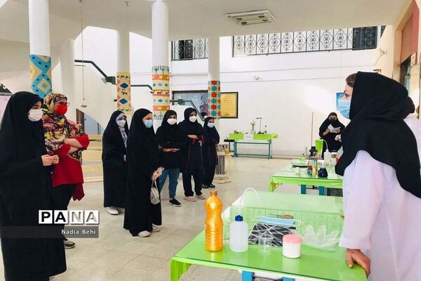 همایش روز آزمایشگاه در پژوهش سرای شهید خوشبخت بوشهر