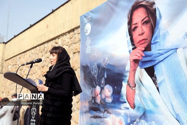 مراسم تشییع پیکر مرحومه ایران درودی هنرمند نقاش