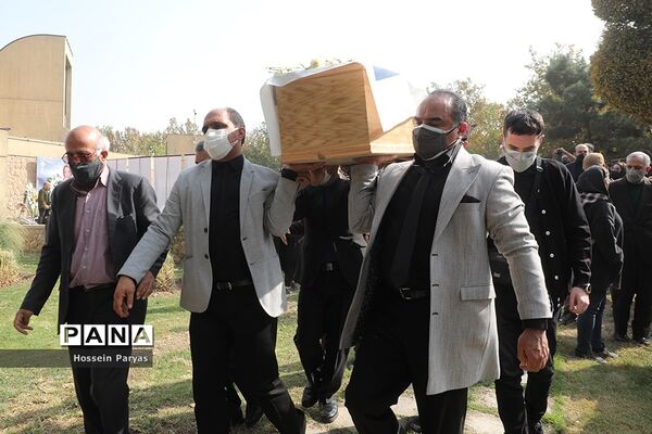 مراسم تشییع پیکر مرحومه ایران درودی هنرمند نقاش