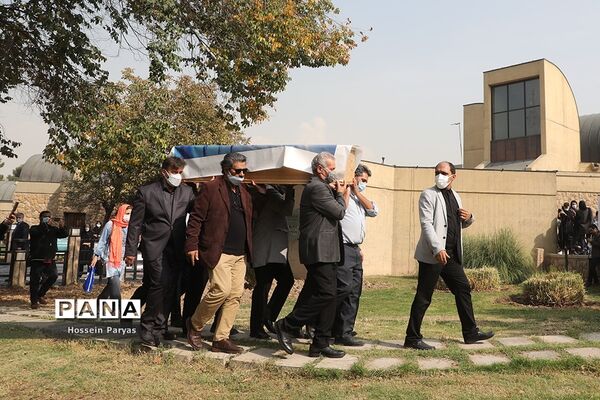مراسم تشییع پیکر مرحومه ایران درودی هنرمند نقاش