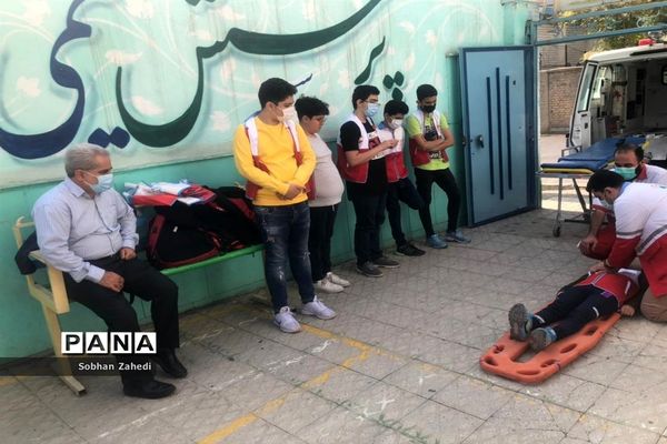 اجرای طرح پدافند غیرعامل و پدافند عامل در مدرسه البرز رودهن