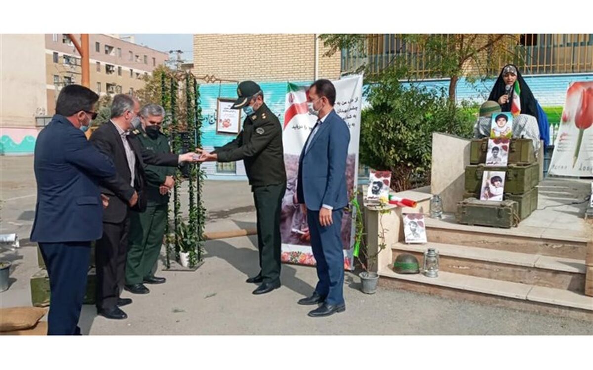 زنگ استکبارستیزی در دبیرستان شهید همت ملارد با اقتدار طنین‌انداز شد