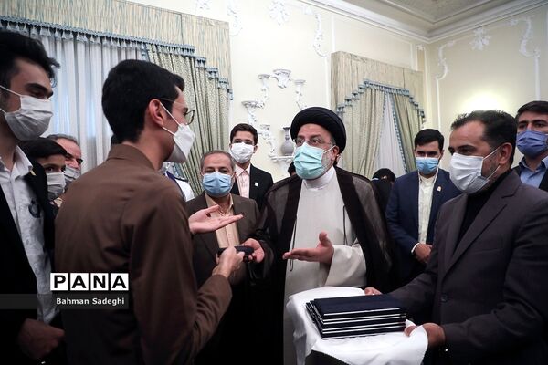 دیدار تشکل‌های دانش‌آموزی با رئیس جمهوری