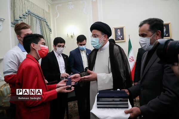 دیدار تشکل‌های دانش‌آموزی با رئیس جمهوری