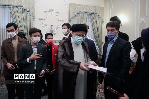 دیدار تشکل‌های دانش‌آموزی با رئیس جمهوری