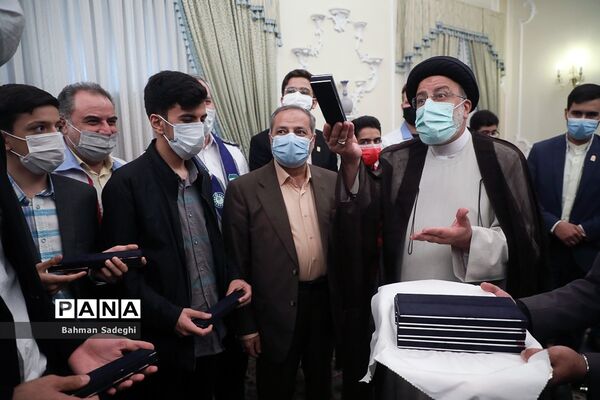 دیدار تشکل‌های دانش‌آموزی با رئیس جمهوری