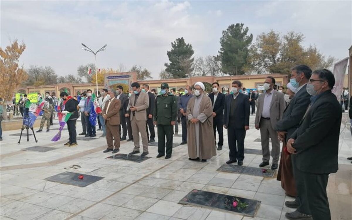 برگزاری آیین عطرافشانی گلزار شهدای دانش‌آموز در شهرستان شیروان