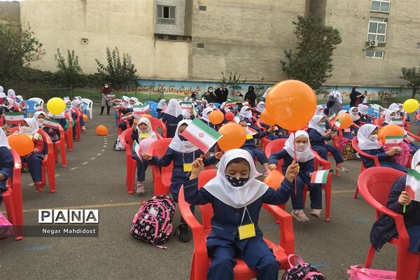 نواختن زنگ ملی مبارزه با استکبار جهانی در منطقه ۱۸