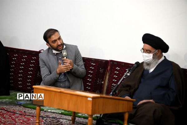 دیدارمسئولان و نمایندگان  تشکل‌های دانش‌آموزی استان اصفهان با نماینده ولی فقیه در استان اصفهان