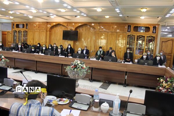 دیدار مسئولان و نمایندگان تشکل‌های دانش‌آموزی با استاندار اصفهان