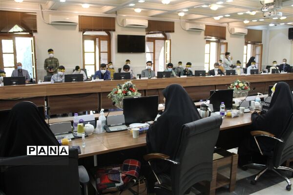 دیدار مسئولان و نمایندگان تشکل‌های دانش‌آموزی با استاندار اصفهان