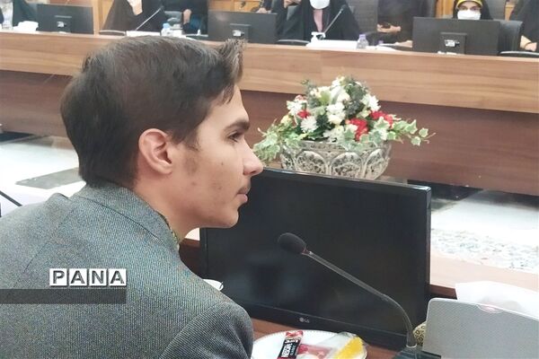 دیدار مسئولان و نمایندگان تشکل‌های دانش‌آموزی با استاندار اصفهان