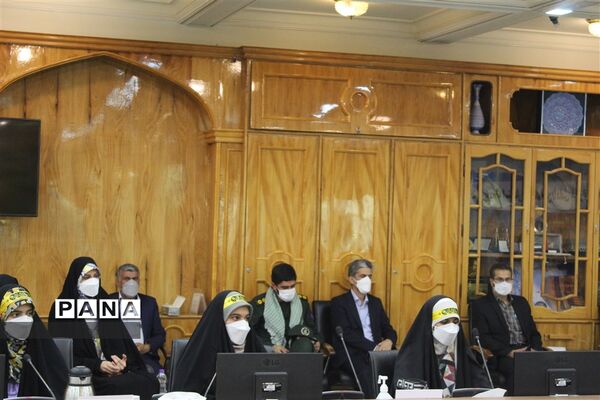 دیدار مسئولان و نمایندگان تشکل‌های دانش‌آموزی با استاندار اصفهان