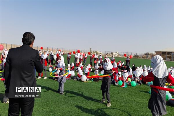 برگزاری جشن  روز دانش‌آموز به همت دبستان دخترانه معلم شهید حسن احمدی شهرستان زیرکوه