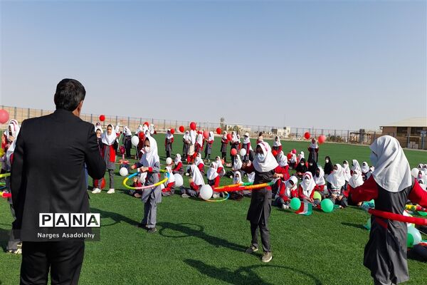 برگزاری جشن  روز دانش‌آموز به همت دبستان دخترانه معلم شهید حسن احمدی شهرستان زیرکوه