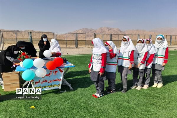 برگزاری جشن  روز دانش‌آموز به همت دبستان دخترانه معلم شهید حسن احمدی شهرستان زیرکوه