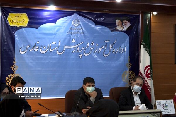 نشست صمیمانه مدیر‌کل آموزش و پرورش استان فارس با نمایندگان تشکل‌های دانش آموزی