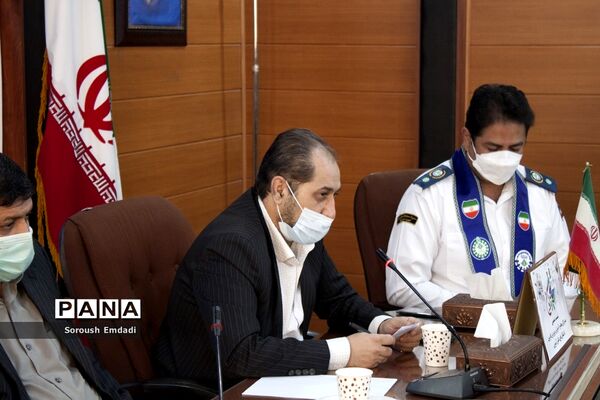 نشست صمیمانه مدیر‌کل آموزش و پرورش استان فارس با نمایندگان تشکل‌های دانش آموزی