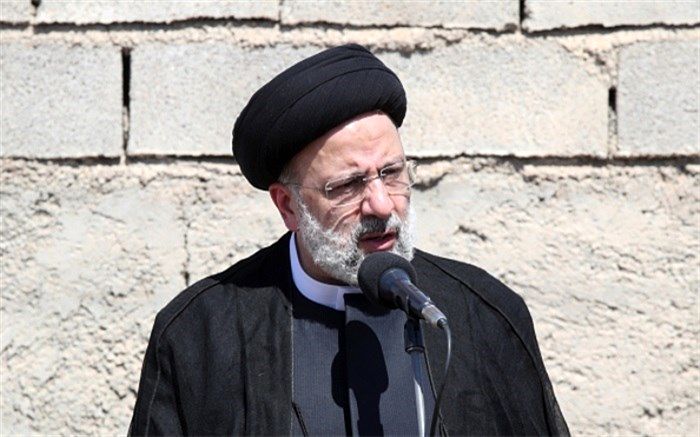 گفت‌وگوی رئیسی با کارگران فضای سبز در جاده مهدیشهر به سمنان