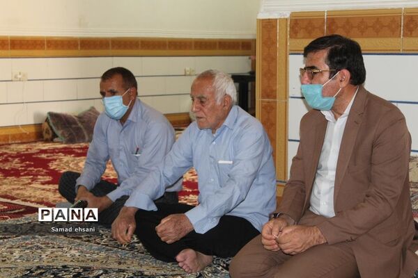 دیدار رئیس سازمان دانش‌آموزی کهگیلویه و بویراحمد با خانواده شهدای دانش‌آموز دهدشت